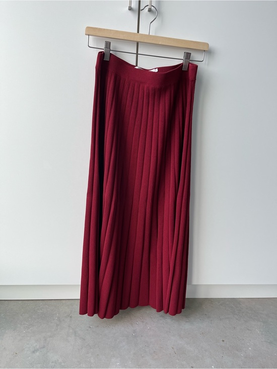 Simons Dresses & Skirts - Simons Pleated Midi Skirt in Deep Wine
